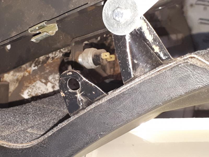 Befestigung der Verkleidung an der Position Umlenkrolle .jpg