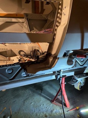 thumbnail_IMG_5365.jpg (62.09 KiB) 5056 mal betrachtet Eingeschweißtes B-Säulen unterteil