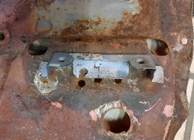 Halteblech Tür.JPG (63.31 KiB) 188100 mal betrachtet Halteblech