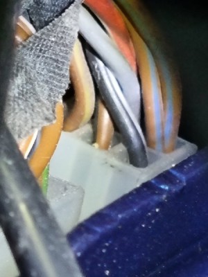 Bild 1.1.jpg (47.16 KiB) 3674 mal betrachtet 1.1 Steckverbindung zur Instrumentenkombination 6 Polig oben