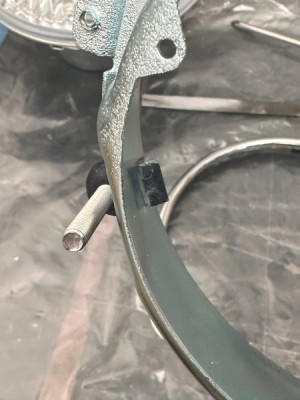 IMG_5295.jpg (43.35 KiB) 44606 mal betrachtet Neue Halteklammer montiert