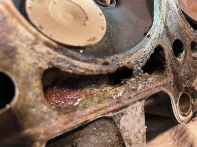 IMG_6156.JPG (133.21 KiB) 1254 mal betrachtet "abgefressenes" Alu