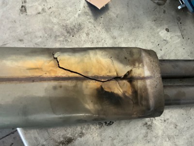 4B4A4D37-0AD4-4C7D-8F5C-3C40D2D0512C.jpeg (158.49 KiB) 6165 mal betrachtet aufgeflexter Vorschalldämpfer