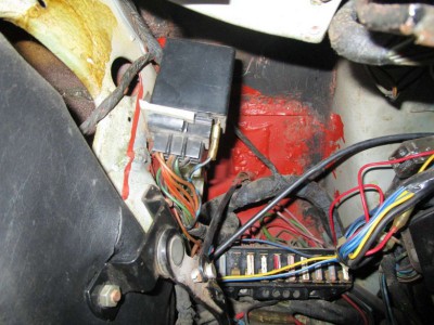 2016 - Sicherungsfach.JPG (103.38 KiB) 81878 mal betrachtet 2016 - Sicherungsfach