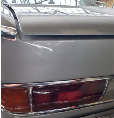 E9 Berlin Zierleiste hinten .JPG (52.14 KiB) 13049 mal betrachtet Quelle: TomHom