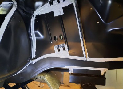 Nahtabdichtung Radhaus.JPG (75.02 KiB) 85842 mal betrachtet Nahtabdichtung Radhaus
