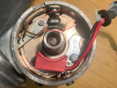 321DBFEF-2169-4DDE-B9B8-F6E5740CFA72.jpeg (186.61 KiB) 3811 mal betrachtet Unterbrecherplatte steht in Grundstellung fast auf „Spät Anschlag"